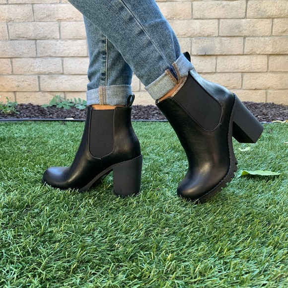 Women Faux Leather Chelsea Ankle booties - Picture 5 of 8